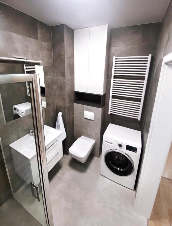 Elegant 1-Bedroom Flat With Balcony Near Wroclaw Ngoại thất bức ảnh