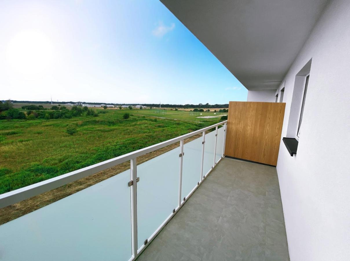 Elegant 1-Bedroom Flat With Balcony Near Wroclaw Ngoại thất bức ảnh